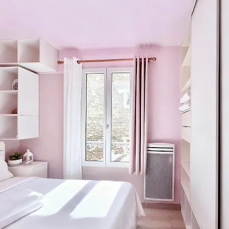 Pink Warm Near Arc De Triomphe * Parigi